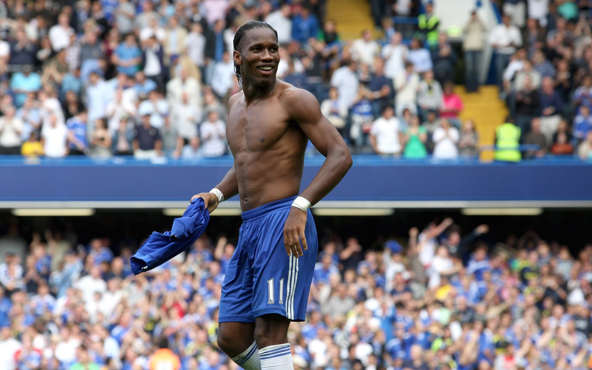 巴萨极限压榨：14场12球前锋被要求降薪续约，巴萨现任前锋